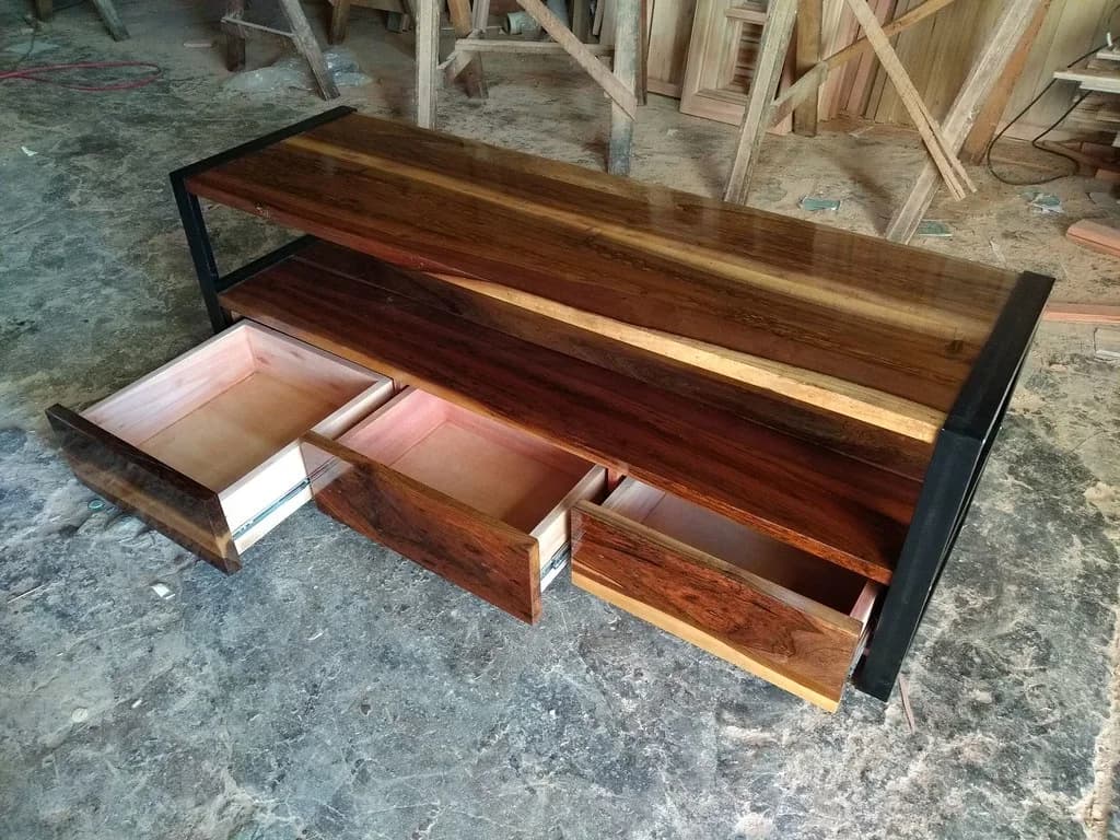 Rack de madera maciza de Guayubira