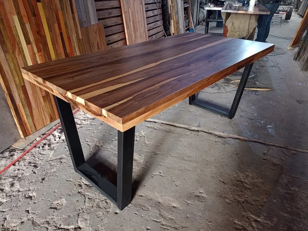 Mesa de madera maciza de Guayubira