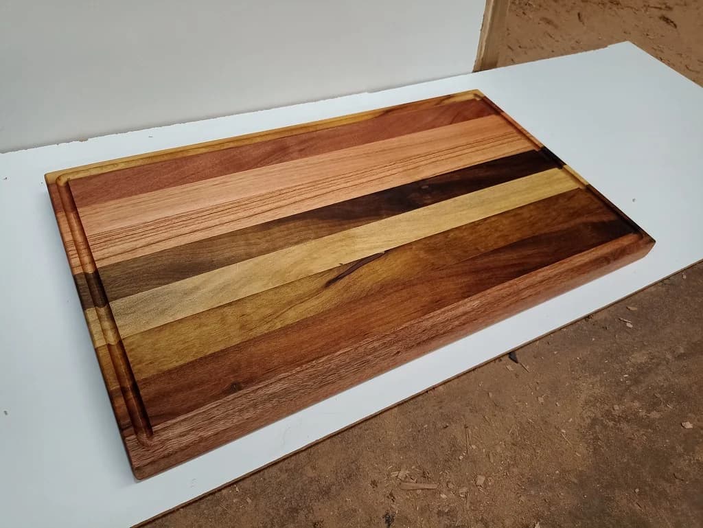Tabla de 50 por 30 centímetros en madera dura
