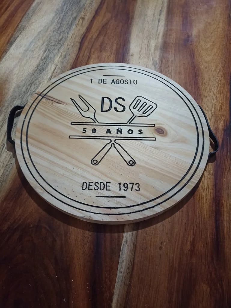 Tabla pizzera de pino personalizada